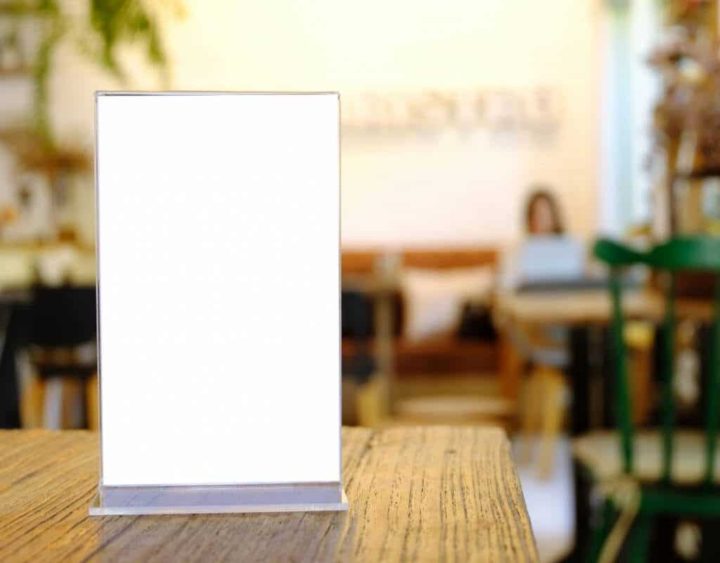Quel type de présentoir choisir pour mettre en valeur vos flyers ?