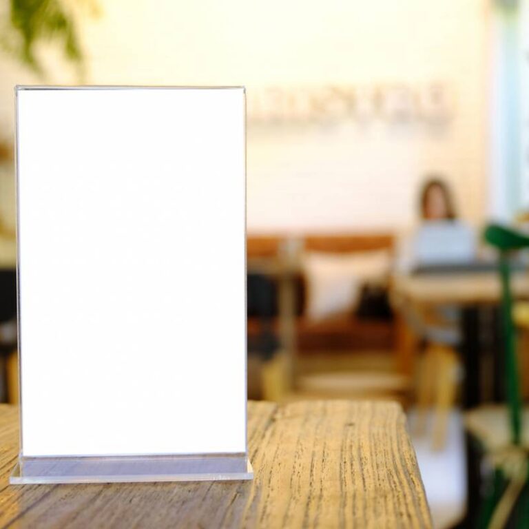 Quel type de présentoir choisir pour mettre en valeur vos flyers ?