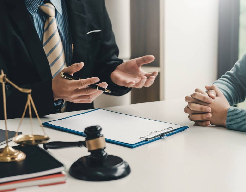 Pourquoi consulter un avocat spécialisé avant de répondre à un marché public ?