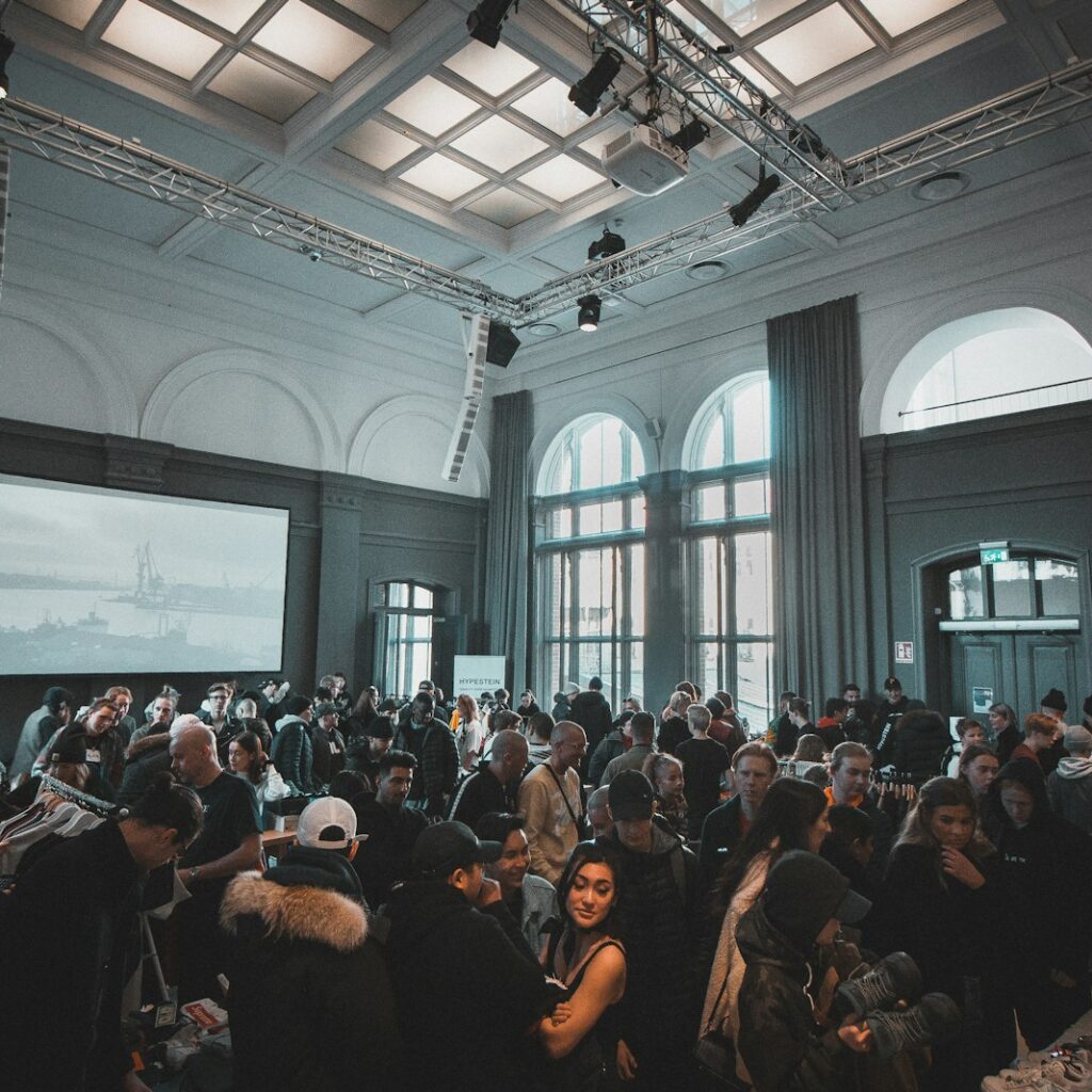 Comment attirer du monde sur son stand lors d’un salon professionnel ?